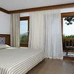 Hotel Azmakhan 3*